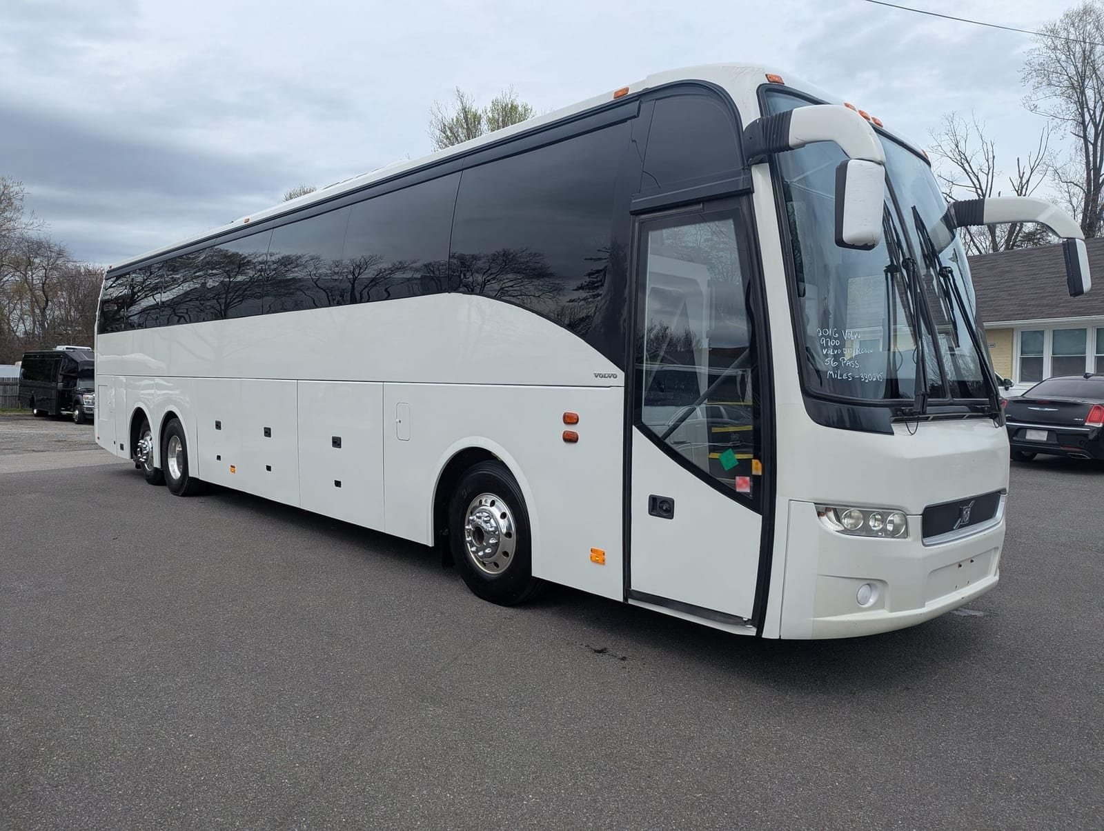 Motorcoach charter bus rental